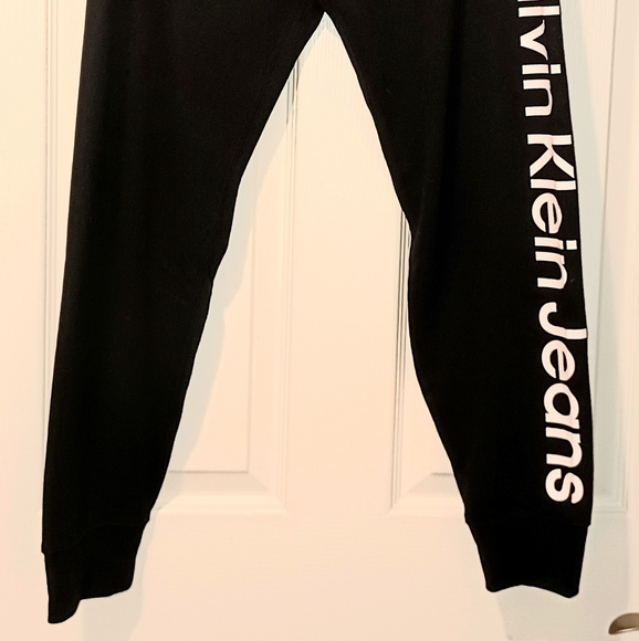 CALVIN KLEIN JEANS SIDE LOGO DRAWSTRING SWEATPANTS - Picture 4 of 9